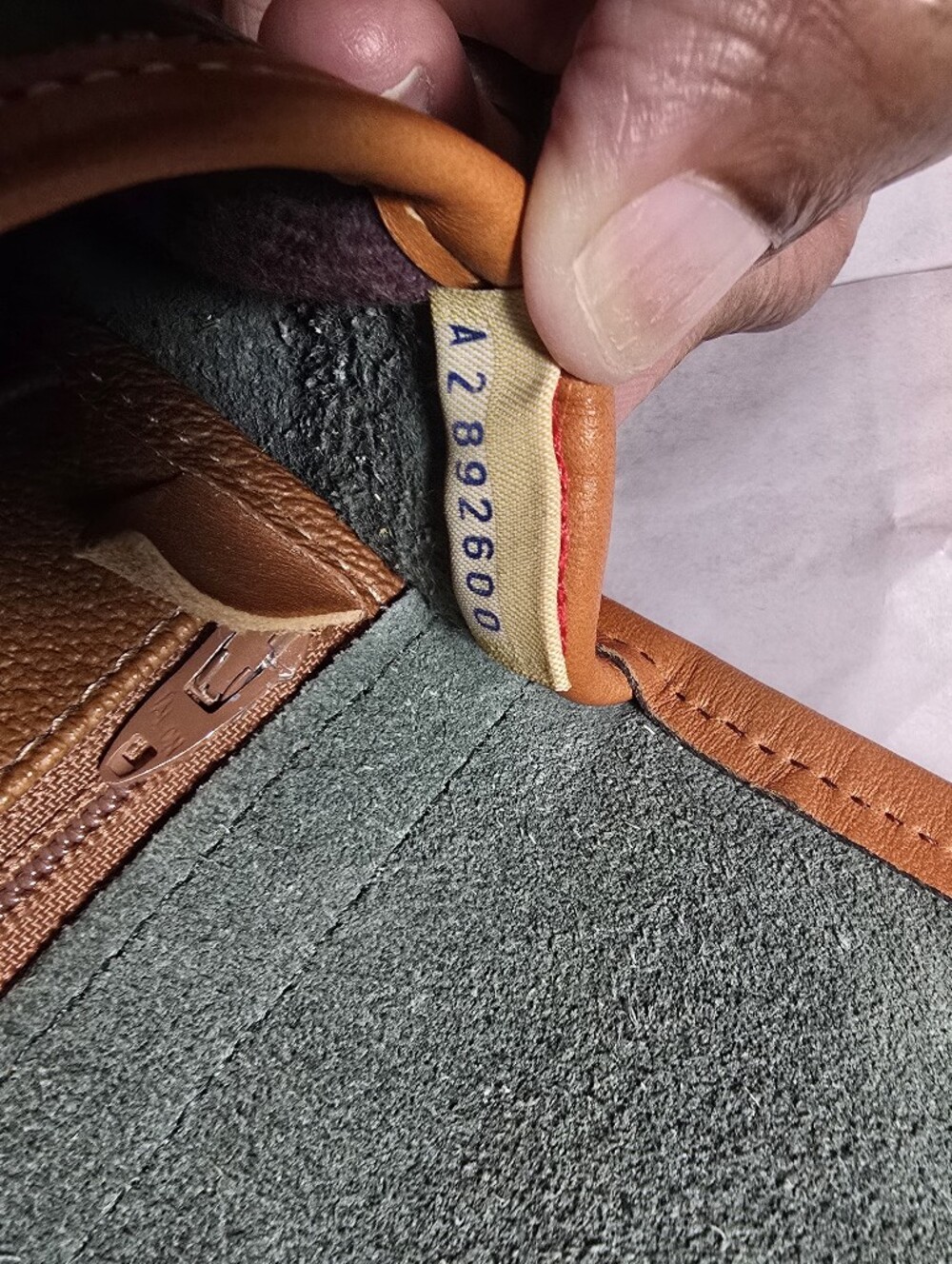 Vintage Dooney & Bourke Green and Tan All weather Leather Crossbody - Picture 12 of 16